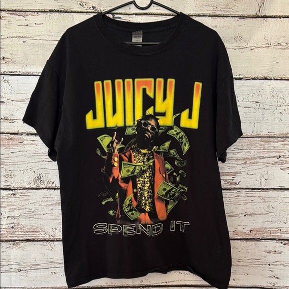 Older Juicy J Rapper Spend It Black Graphic Gildan T-Shirt Size L Large - Picture 1 of 6